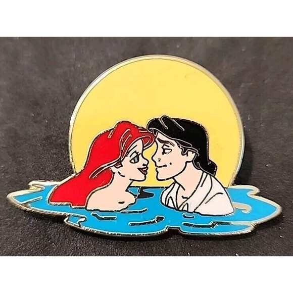 Disney Pin 13587 Little Mermaid Princess Ariel M&P JDS Eric Kissing Moon LE 2500 - Picture 1 of 4